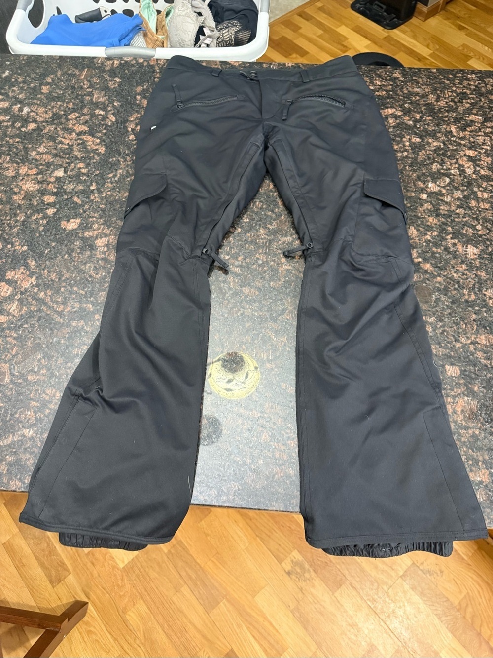 686 brand cargo ski/Snow Pants - Waterproof Shell - women's size large